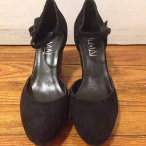 Black Suede Closed-toe, Wooden Wedge-heeled Sandal